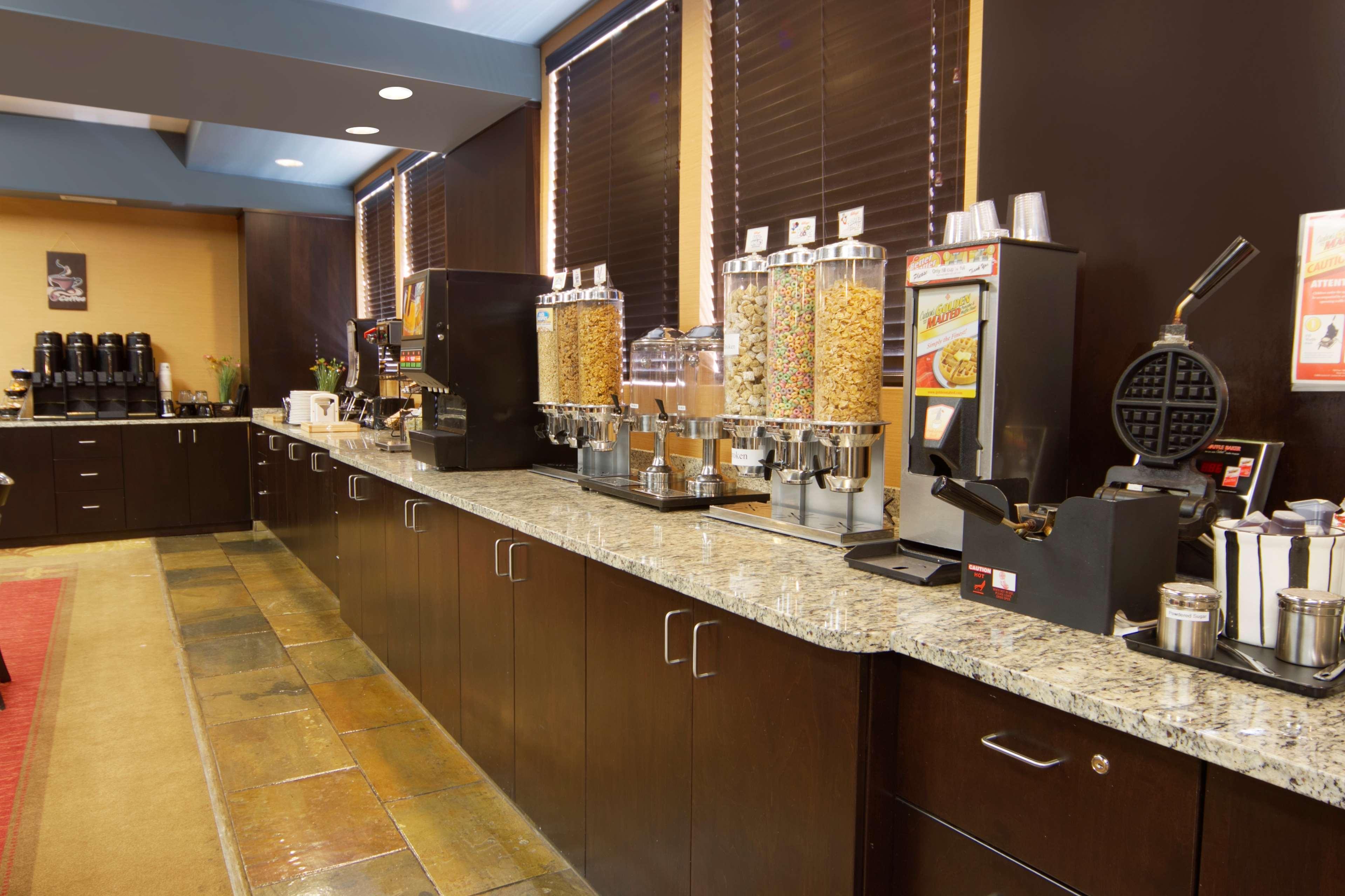 Best Western Bonnyville Inn & Suites Ngoại thất bức ảnh
